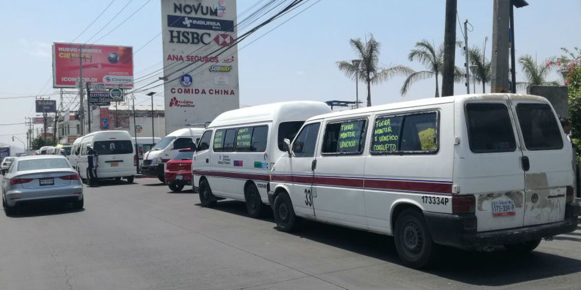 Acuden transportistas de la Ruta 33 de Yecapixtla a la SMyT; exigen detener 'pirataje'