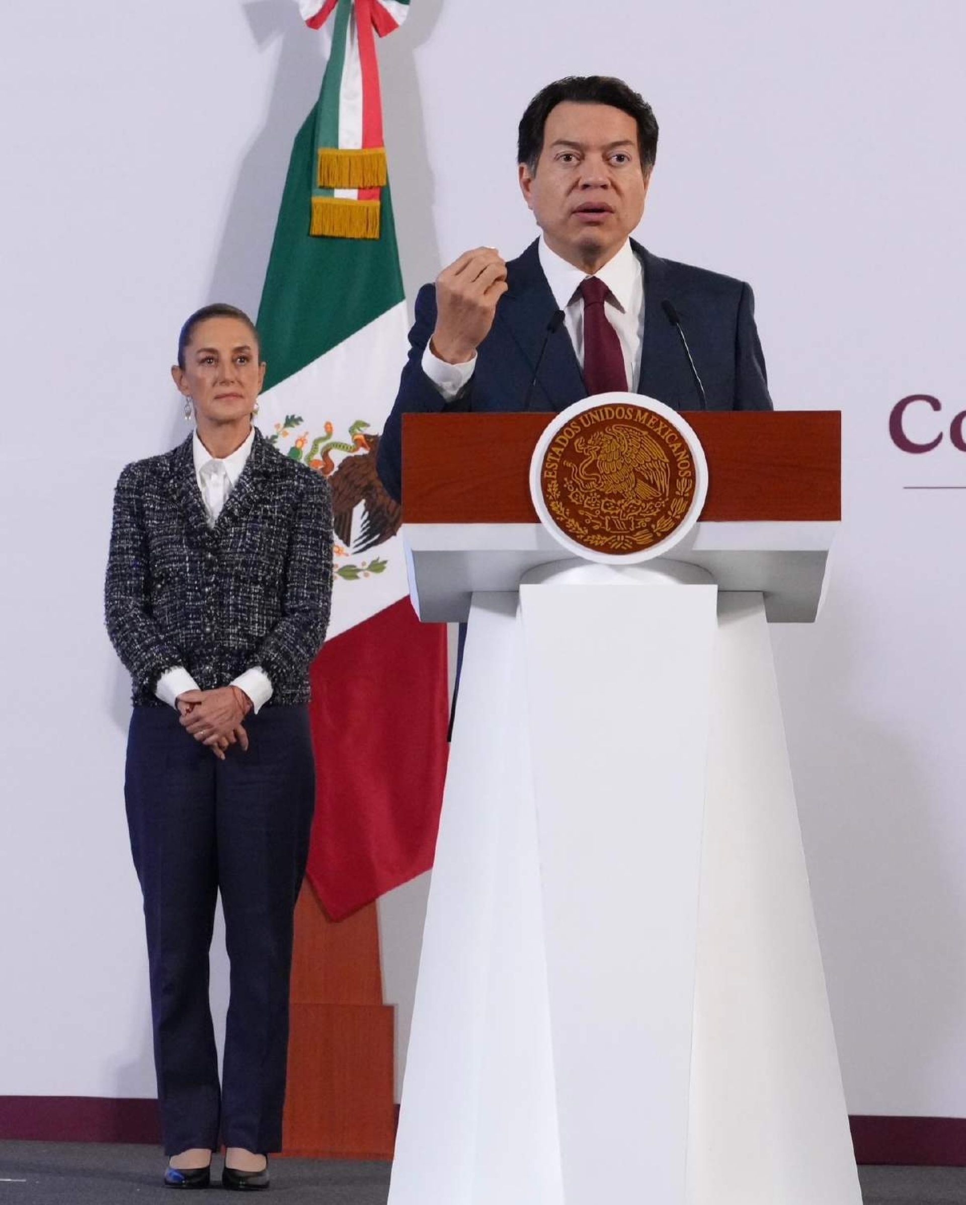 Presentan programa para prohibir venta de comida chatarra en escuelas