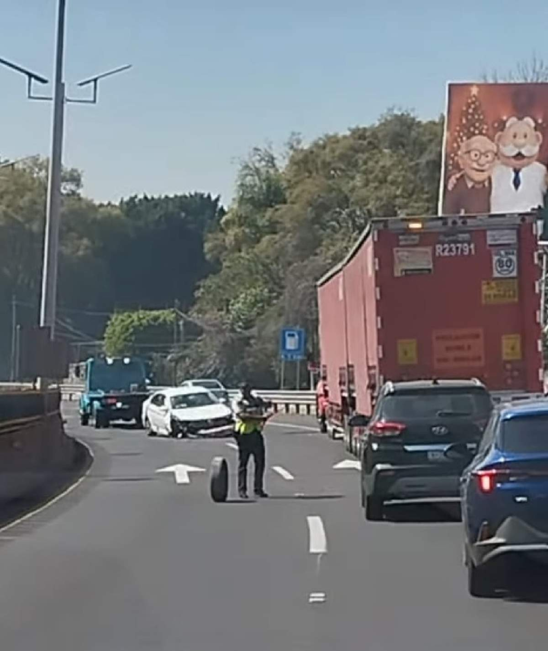 Se impacta auto en la autopista México-Acapulco