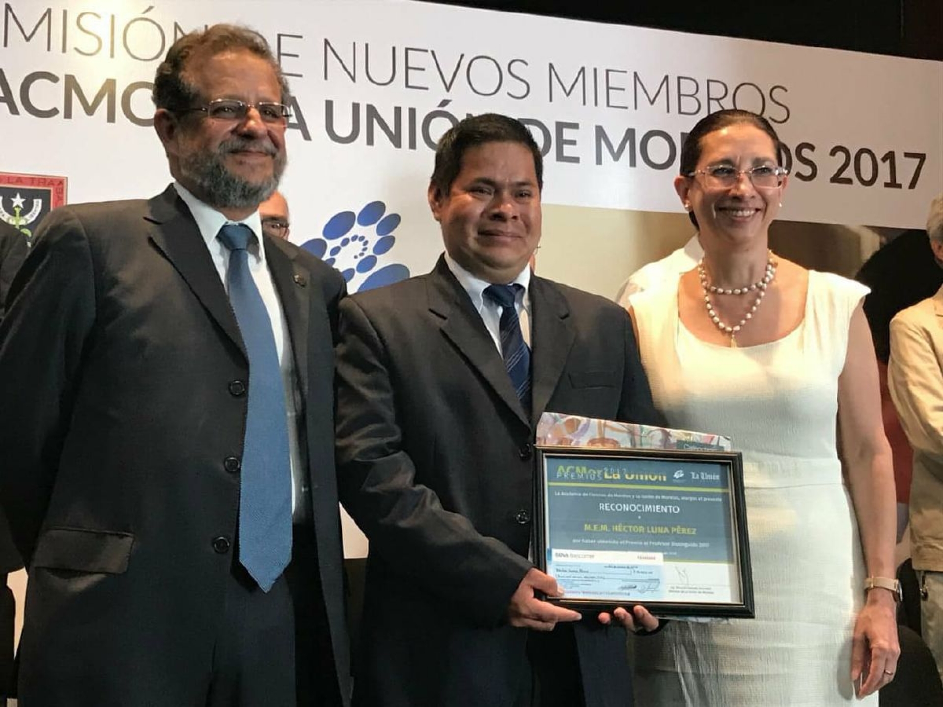 Entregan los Premios La Unión de Morelos-Acmor