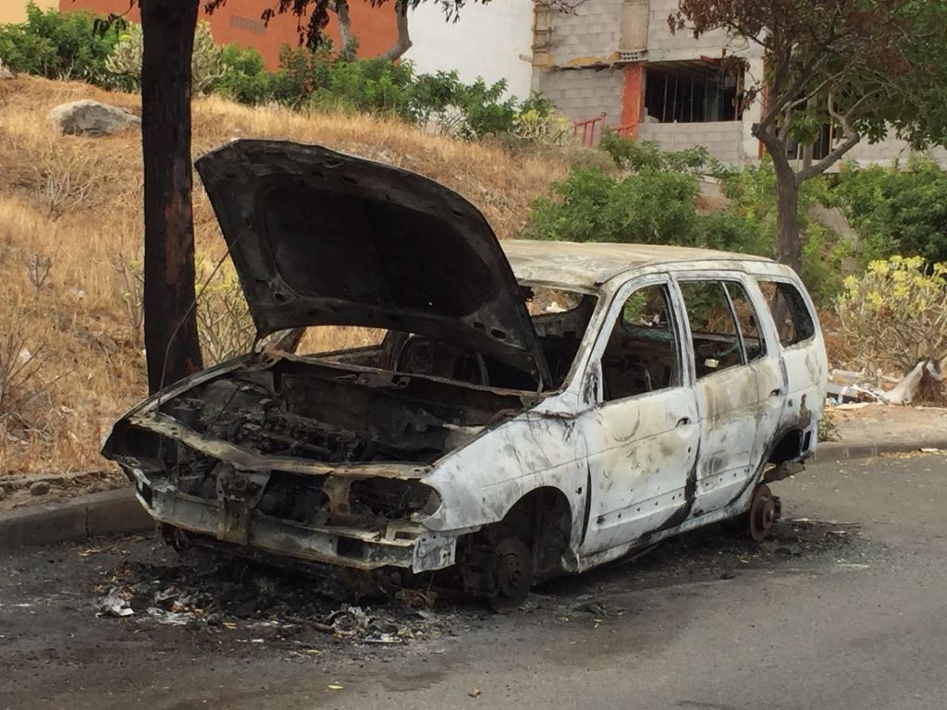 Al corralón, los vehículos abandonados en las calles