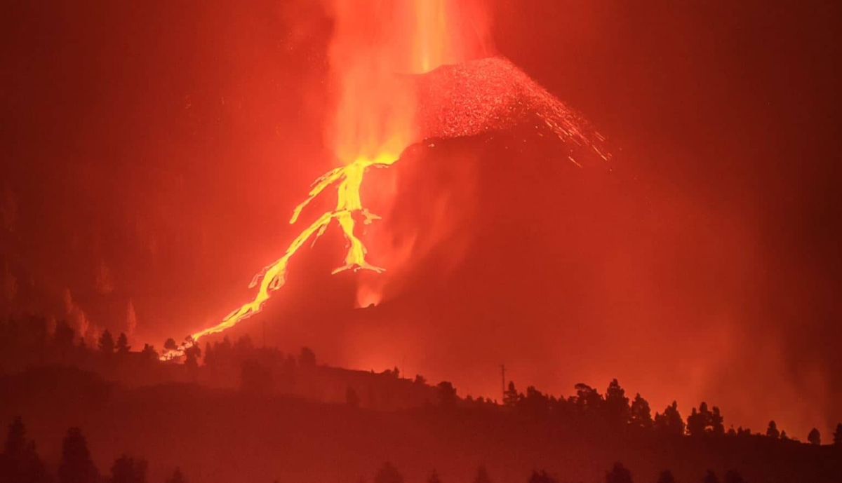 Prevén sismos por erupciones del "Volcán Cumbre Vieja"