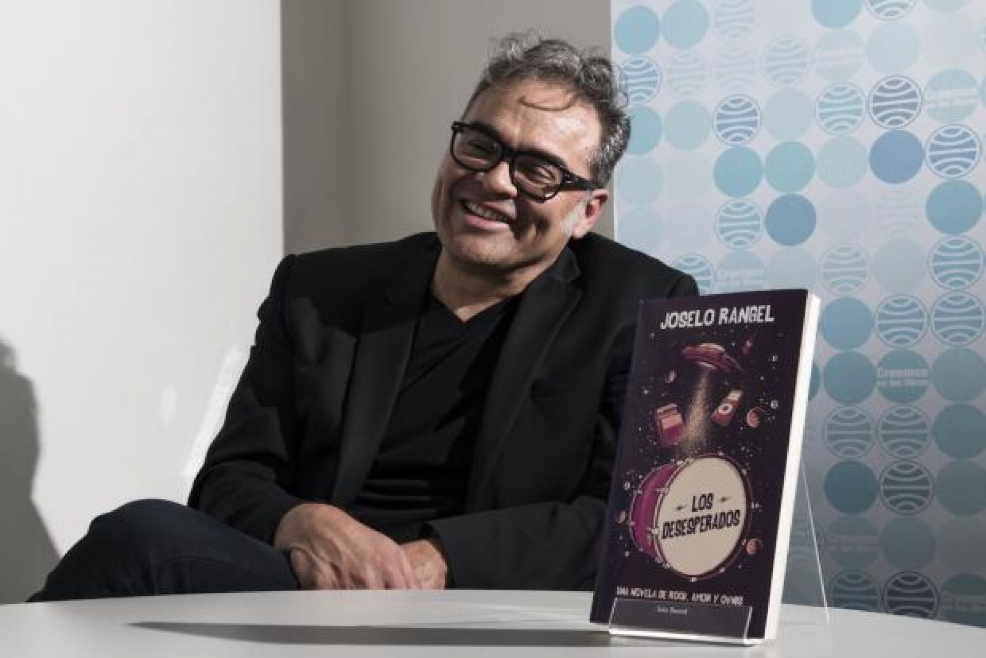 Joselo de Café Tacvba publica su primera novela en la que hace un íntimo retrato del rock en México