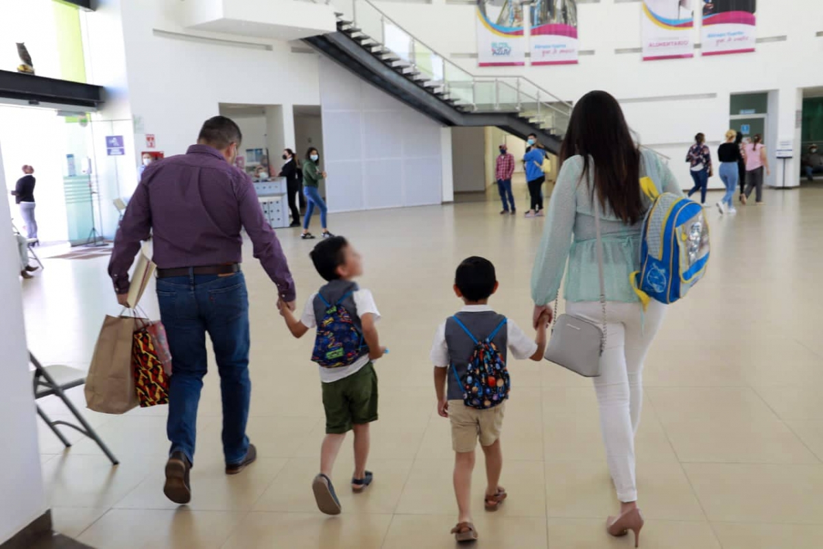 Adoptan a hermanos que sufrían violencia con sus padres; Tenían dos años en Casa Hogar