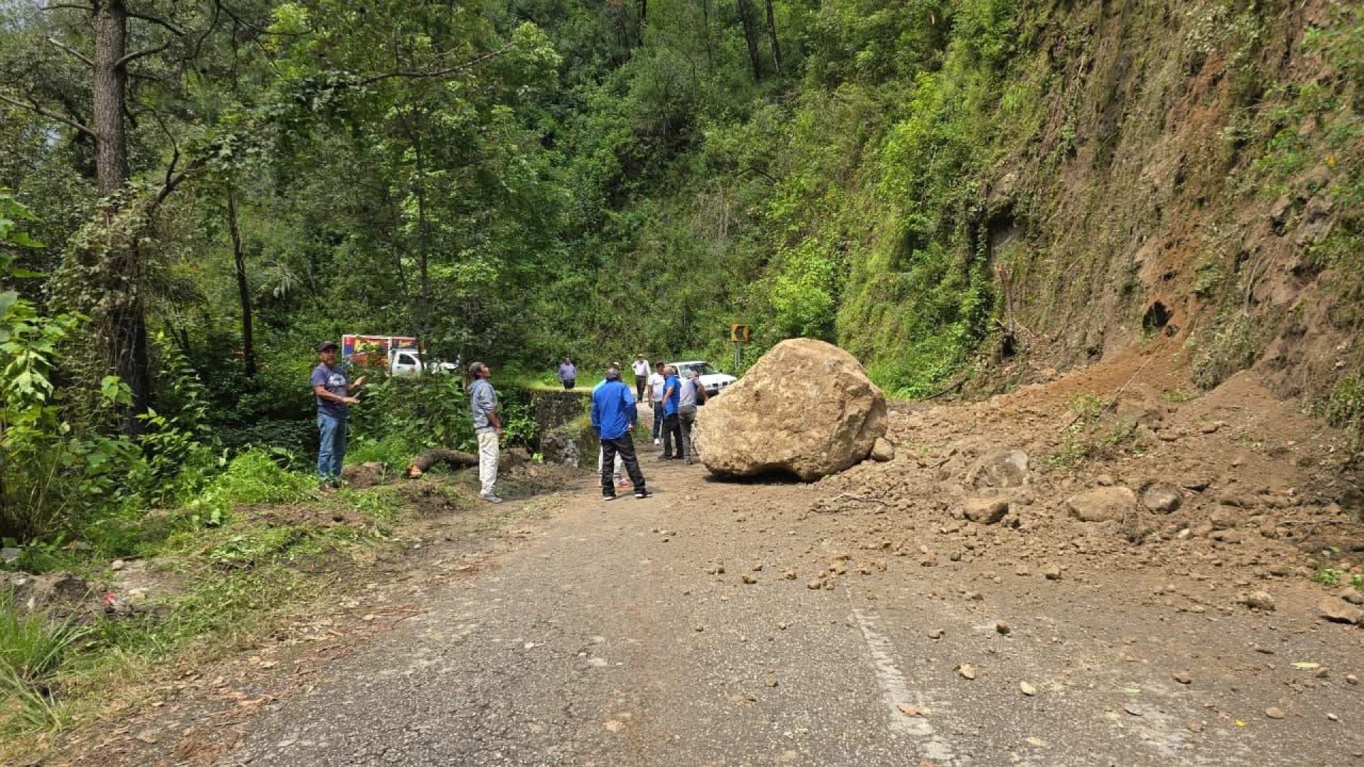 Cierre en carretera Cuernavaca-Chalma por deslave de tierra