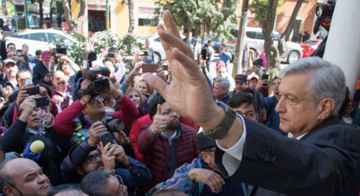 López Obrador concreta su alianza: irán juntos Morena PES y PT