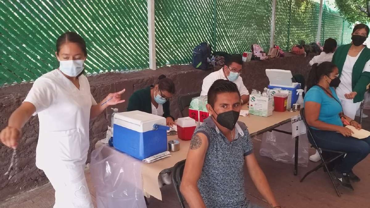 Inicia vacunación para personas de 30 a 39 y de 40 a 49 años en Amacuzac y Coatlán