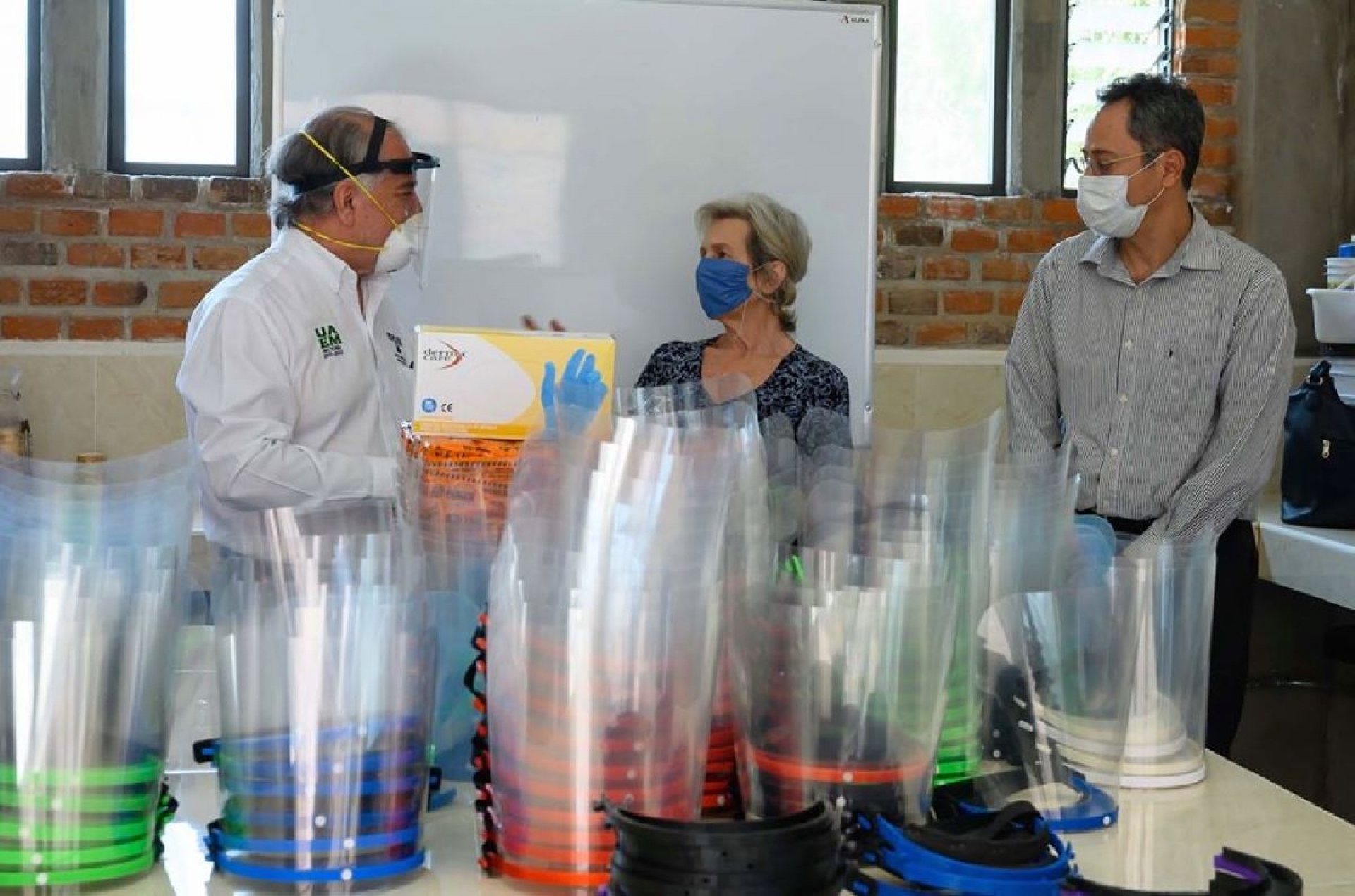 Recibe Facultad de Medicina donación de insumos
