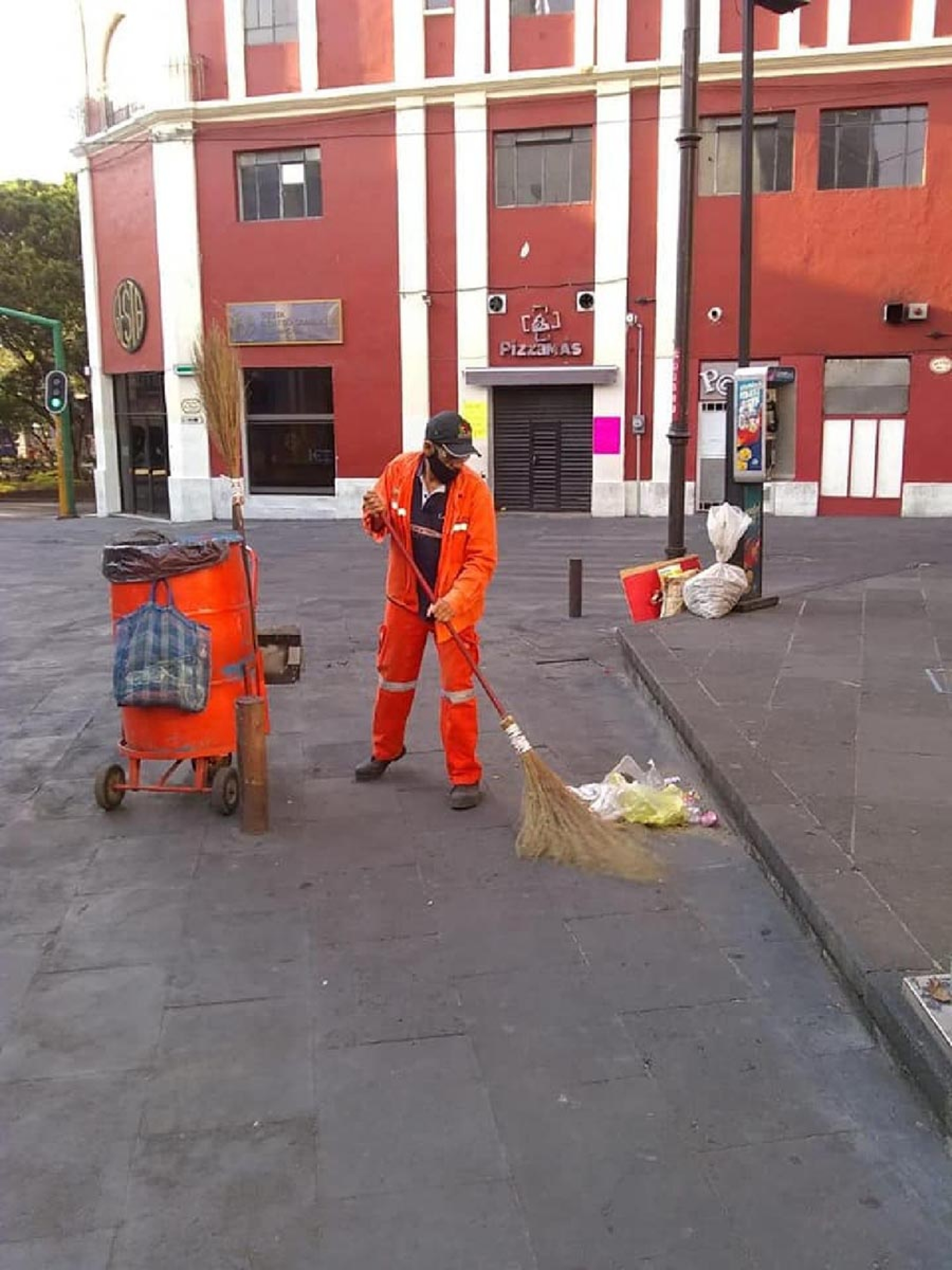 Mantiene comuna limpias áreas públicas del primer cuadro