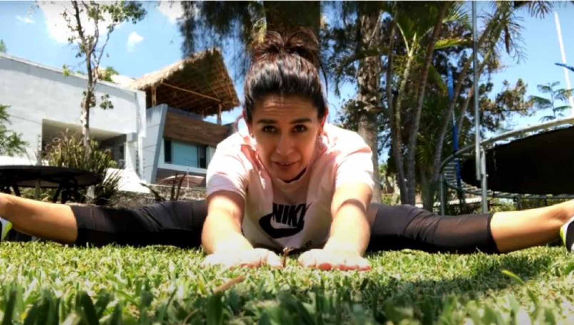 Aplauden que Paola Espinosa sea maestra de activación física en clases a distancia