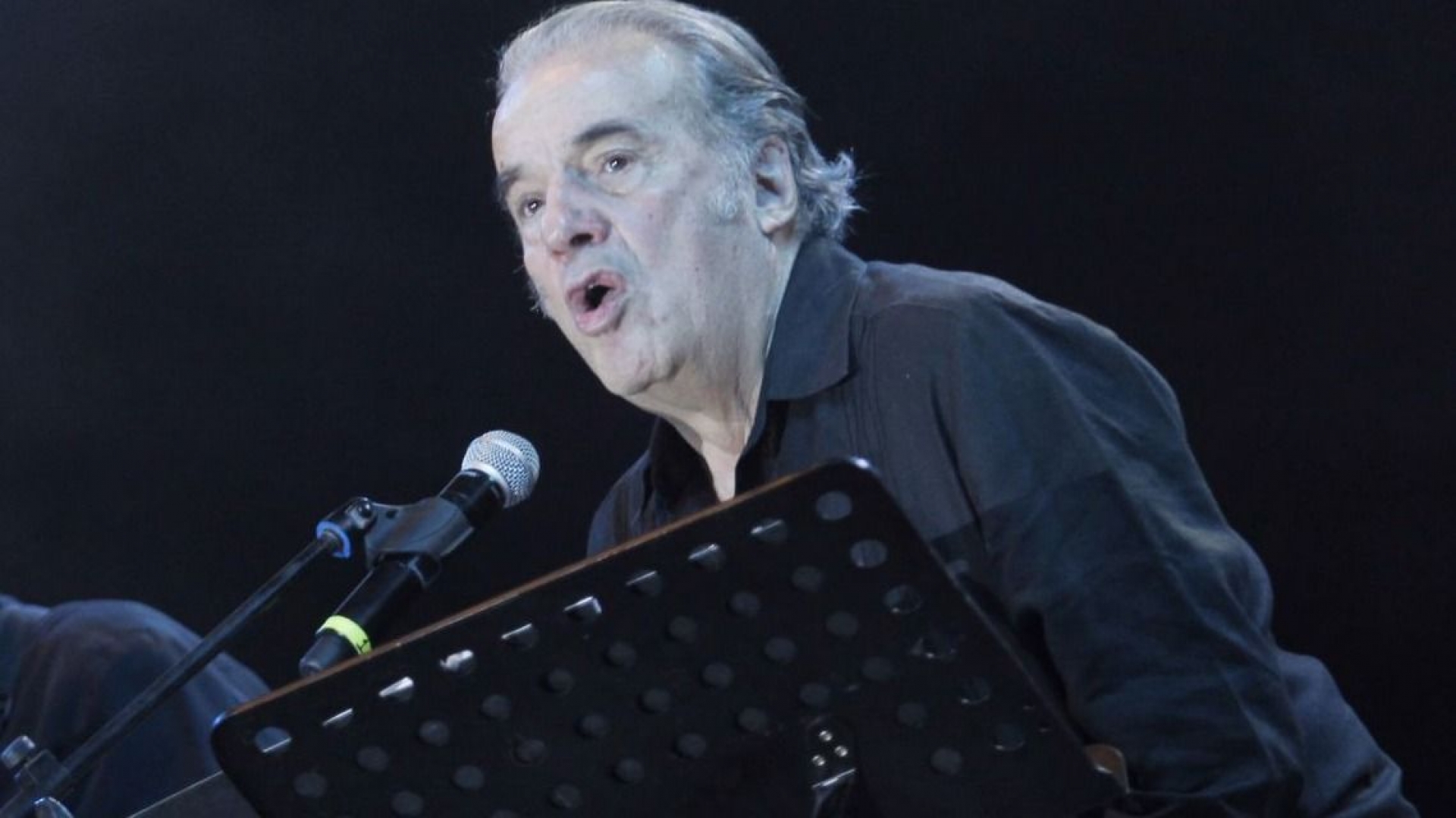 Fallece el cantautor Óscar Chávez tras ser hospitalizado por síntomas de COVID-19