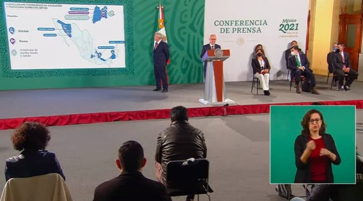 AMLO anuncia creación de bachilleratos especializados en béisbol, box y atletismo