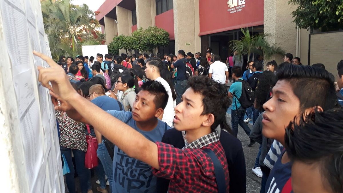 Más de dos mil 400 buscan un lugar en la UTEZ