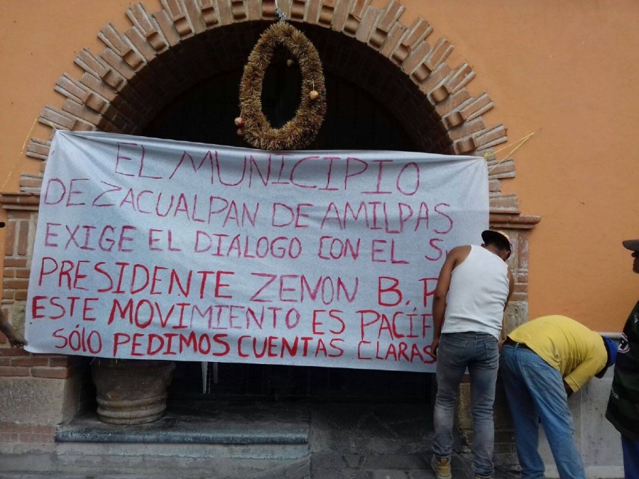 Continúa ocupado por manifestantes el palacio municipal de Zacualpan