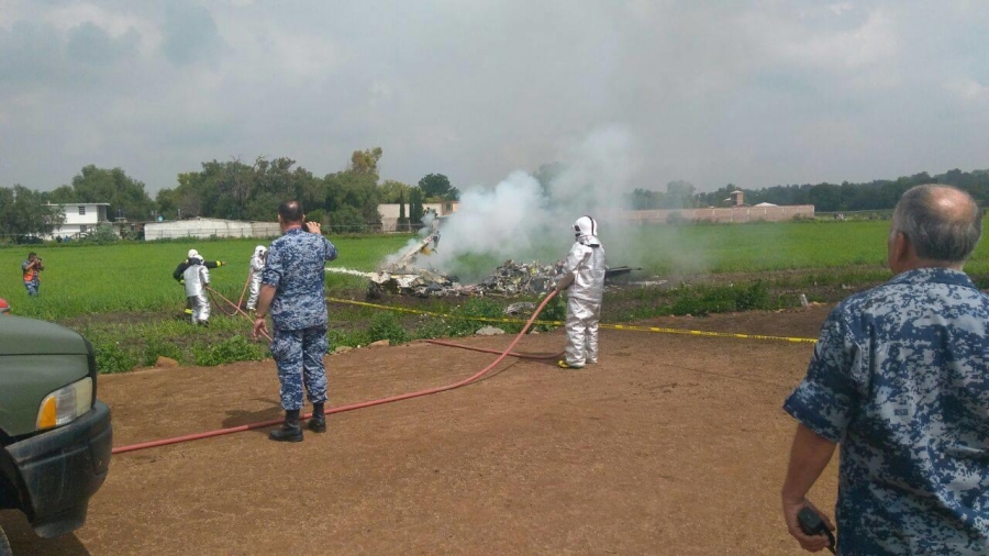 VIDEO: Chocan dos aeronaves de la Sedena en prácticas