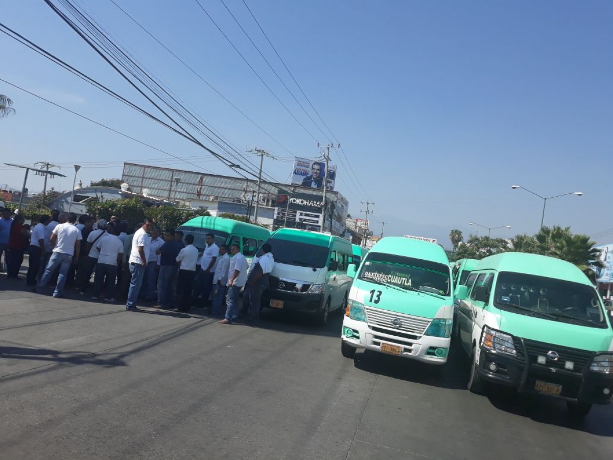 Transportistas de la región Oriente se manifiestan frente a la SMyT en contra del pirataje