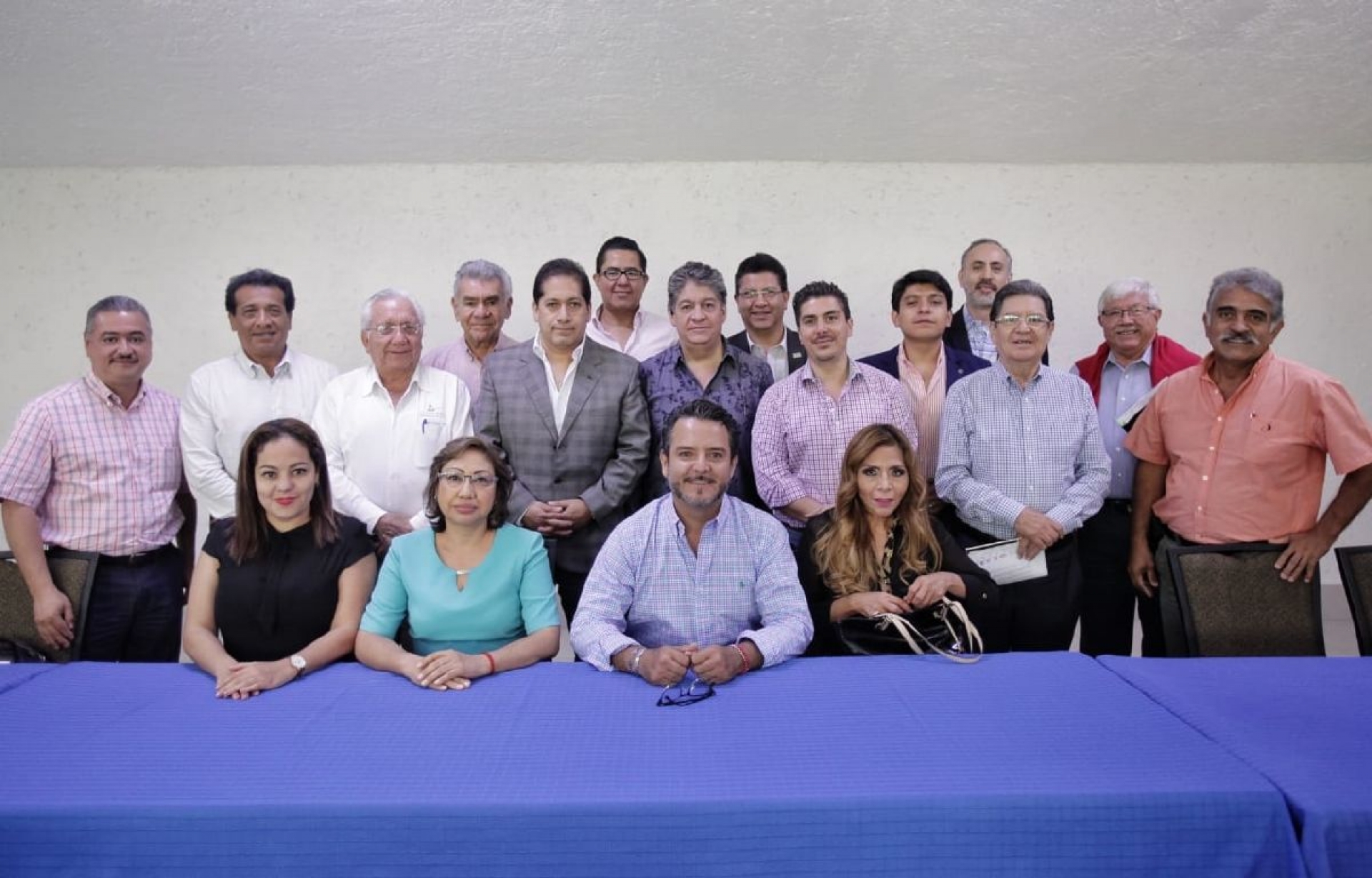 Acuerdan Antonio Villalobos y empresarios trabajo unido