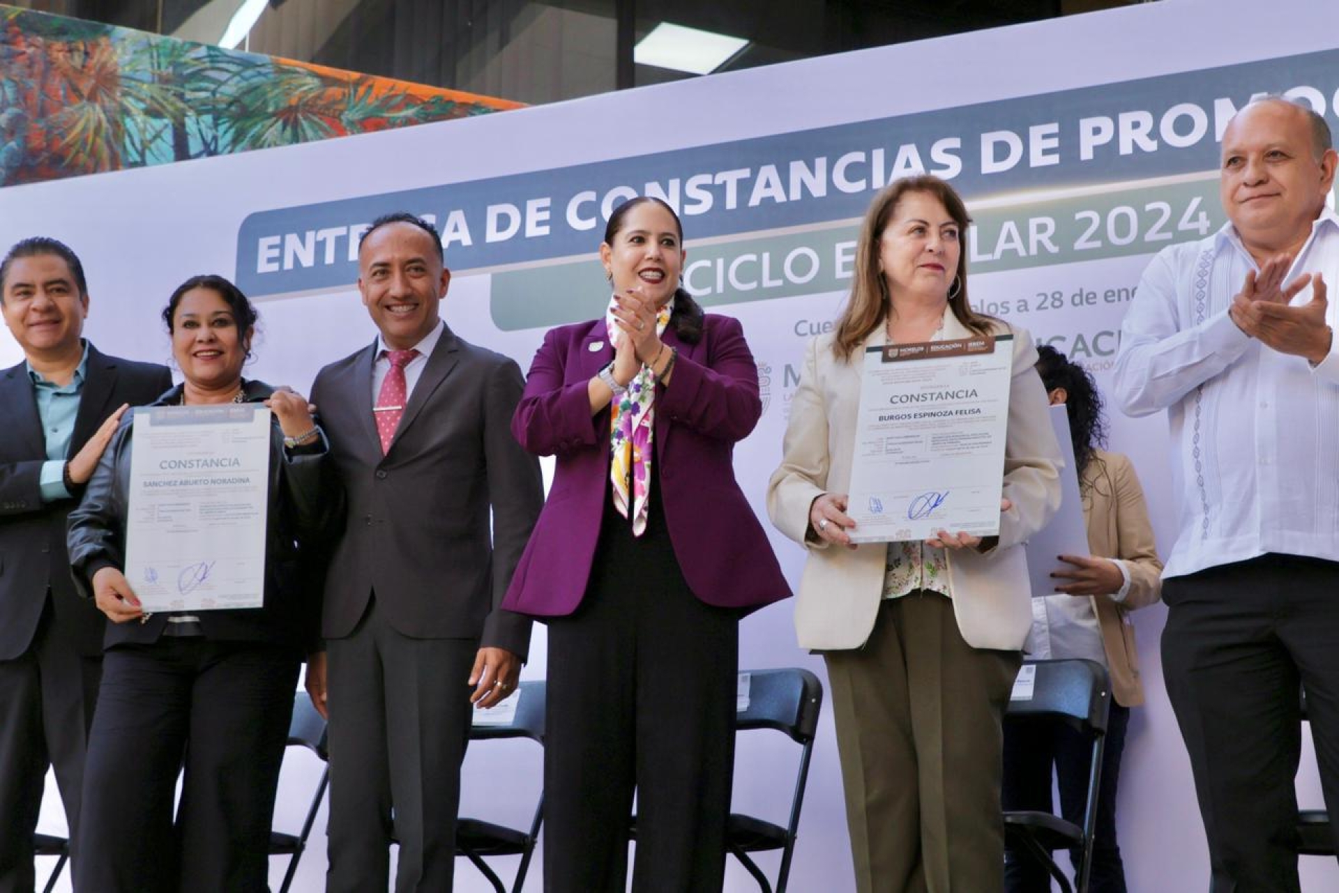 Entregan plazas de promoción horizontal a trabajadores de la educación
