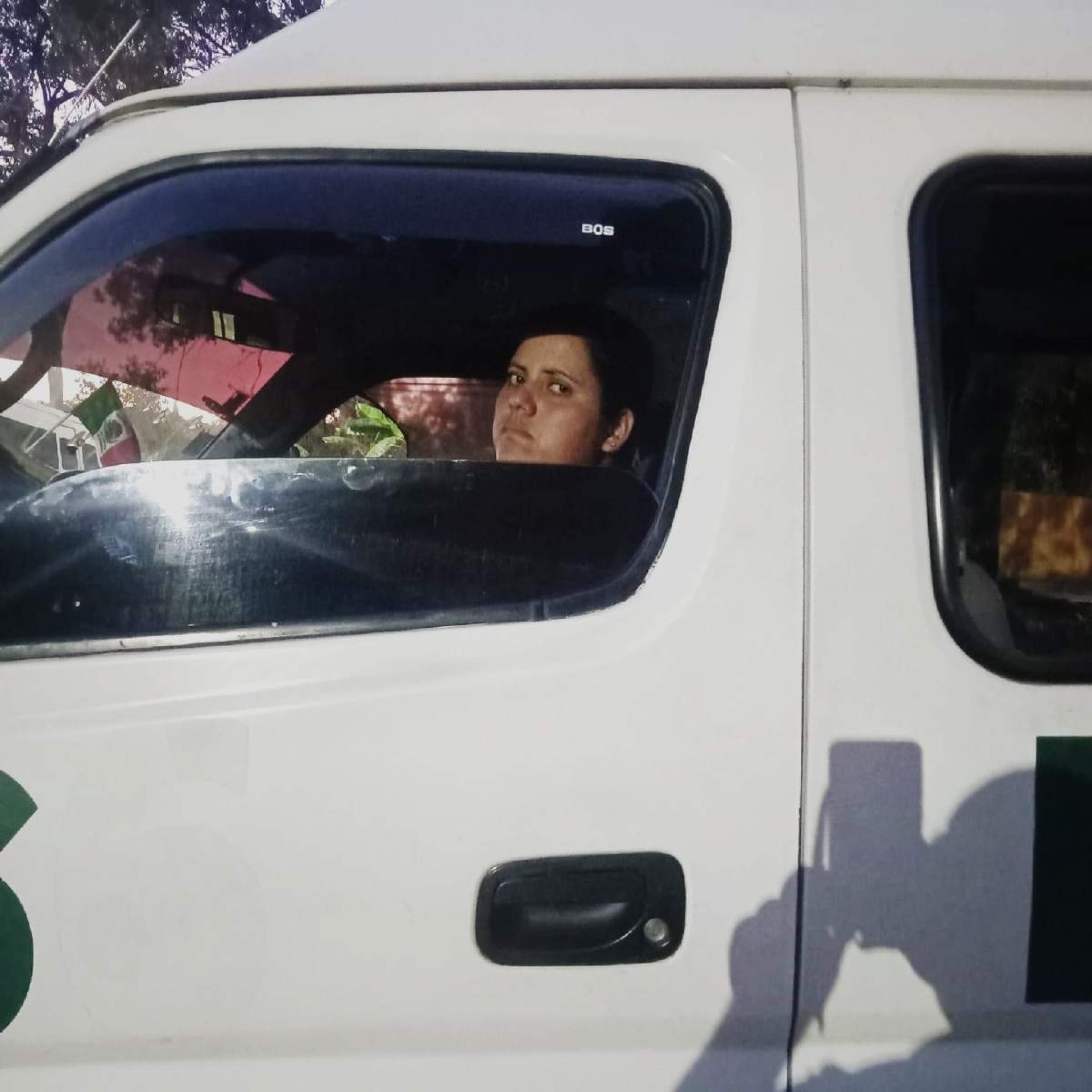 Trabaja en un taxi y en la 'ruta'