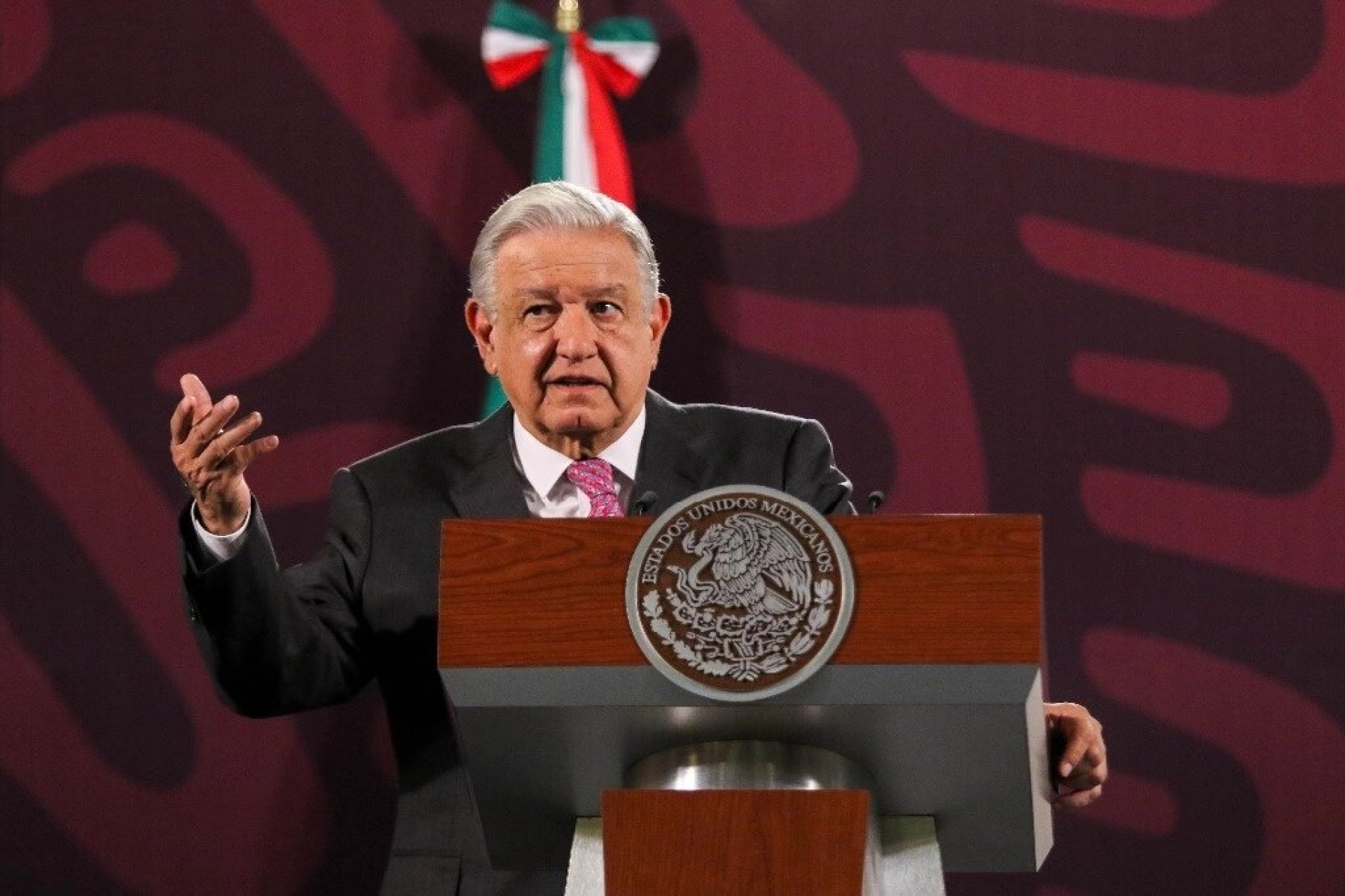 AMLO niega flujo migratorio desbordado hacia México