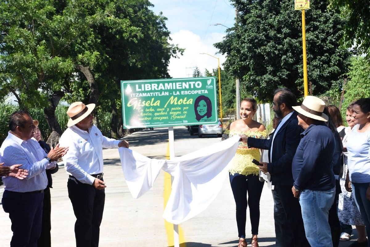 Inaugura Gobierno de Yautepec carretera Tabachines-Itzamatitlán “Gisela Mota”
