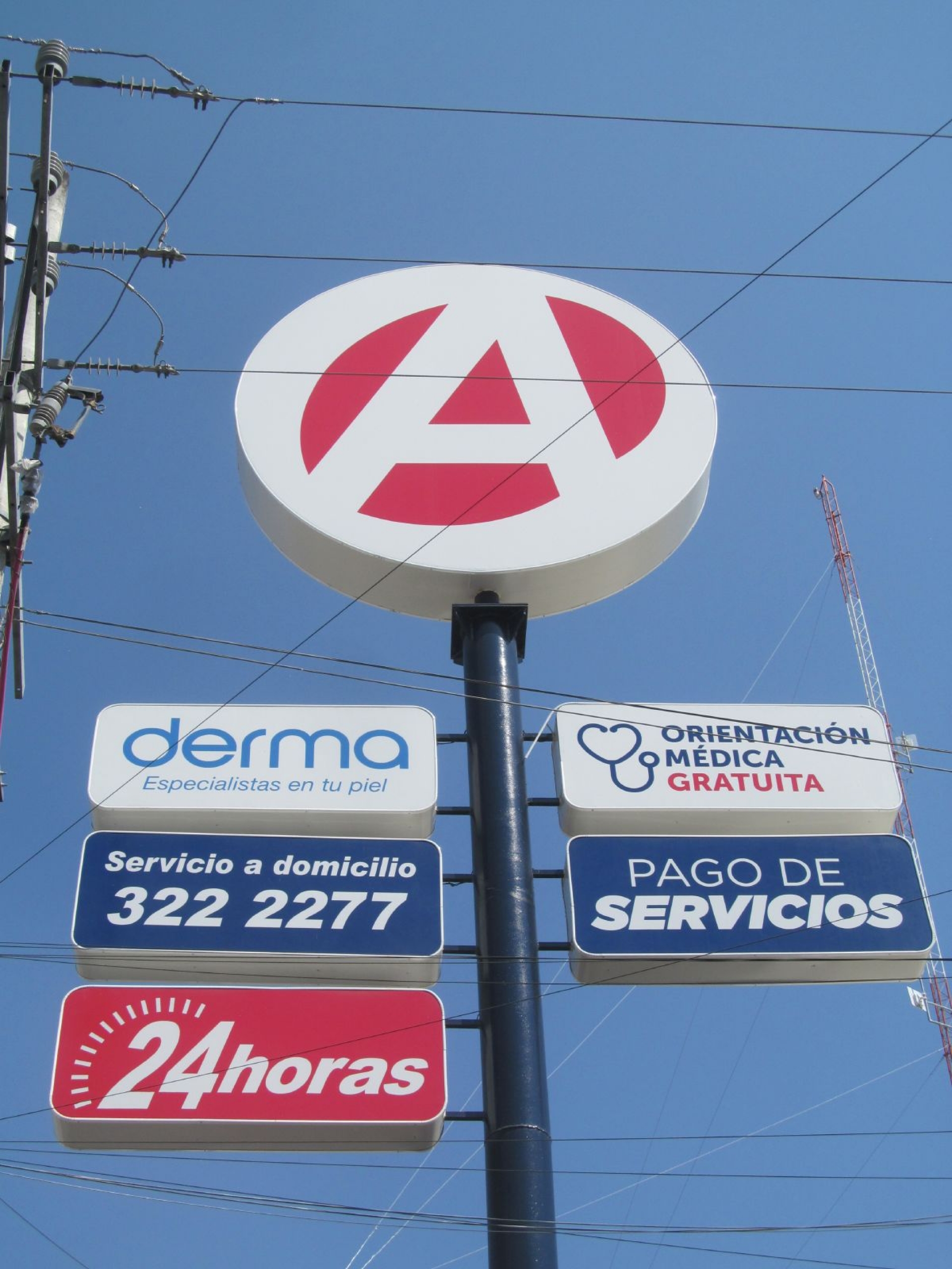 Protestan comerciantes por cobro desmedido por anuncios luminosos