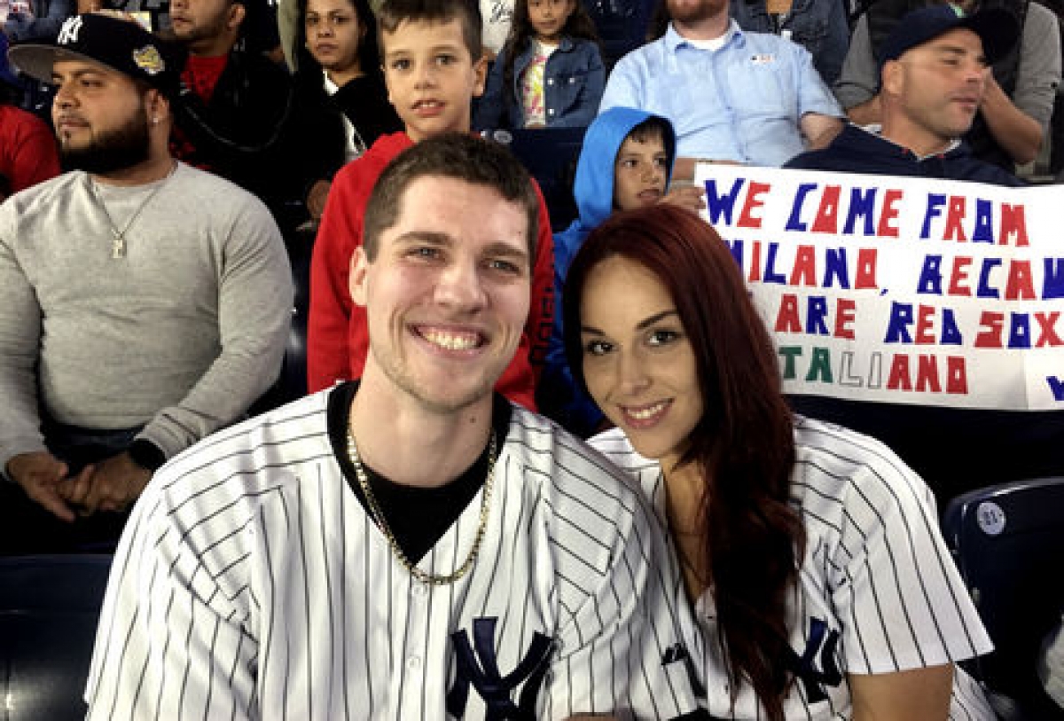 Joven pierde anillo de compromiso durante propuesta de matrimonio en el Yankee Stadium