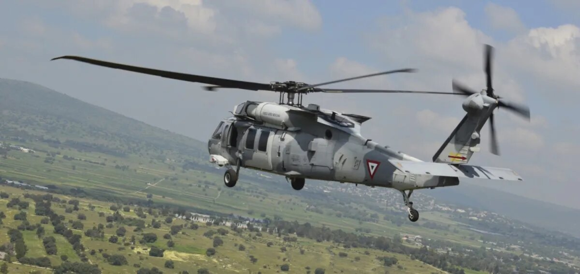 Se desploma otro helicóptero de la Marina tras enredarse en cables