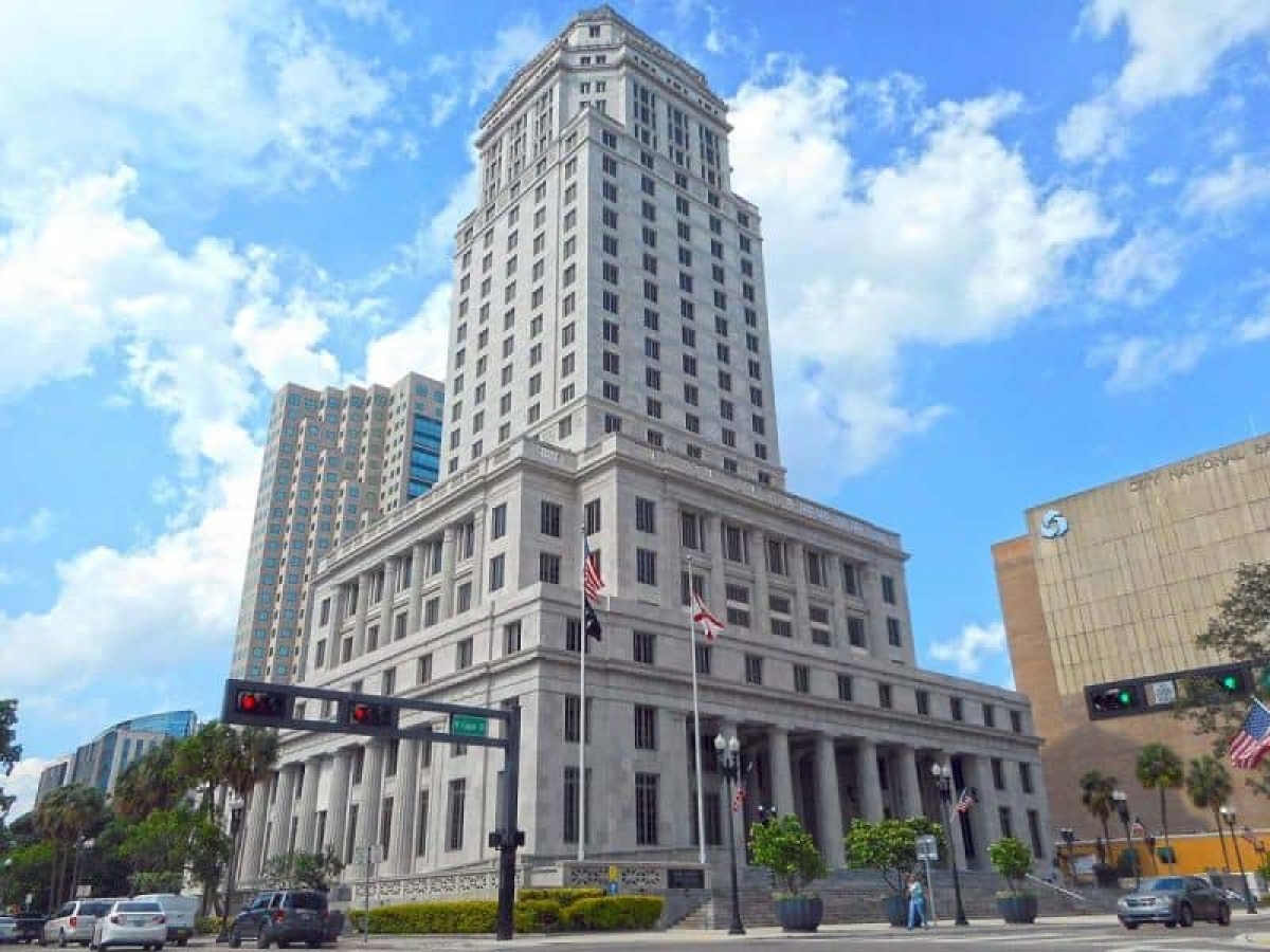 Cierran sede de tribunales de Miami por fallas estructurales