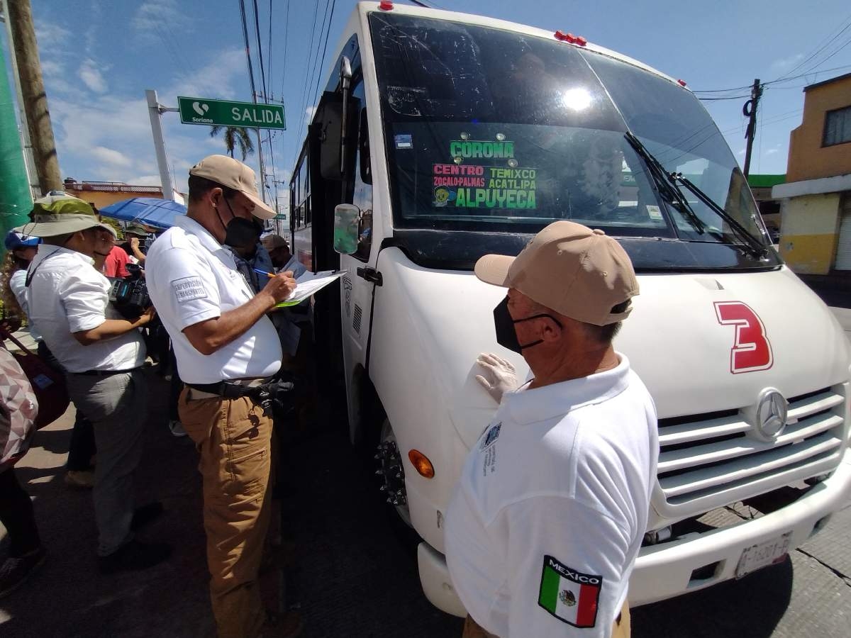 Seguirá siendo obligatorio el gafete para operadores: SMyT