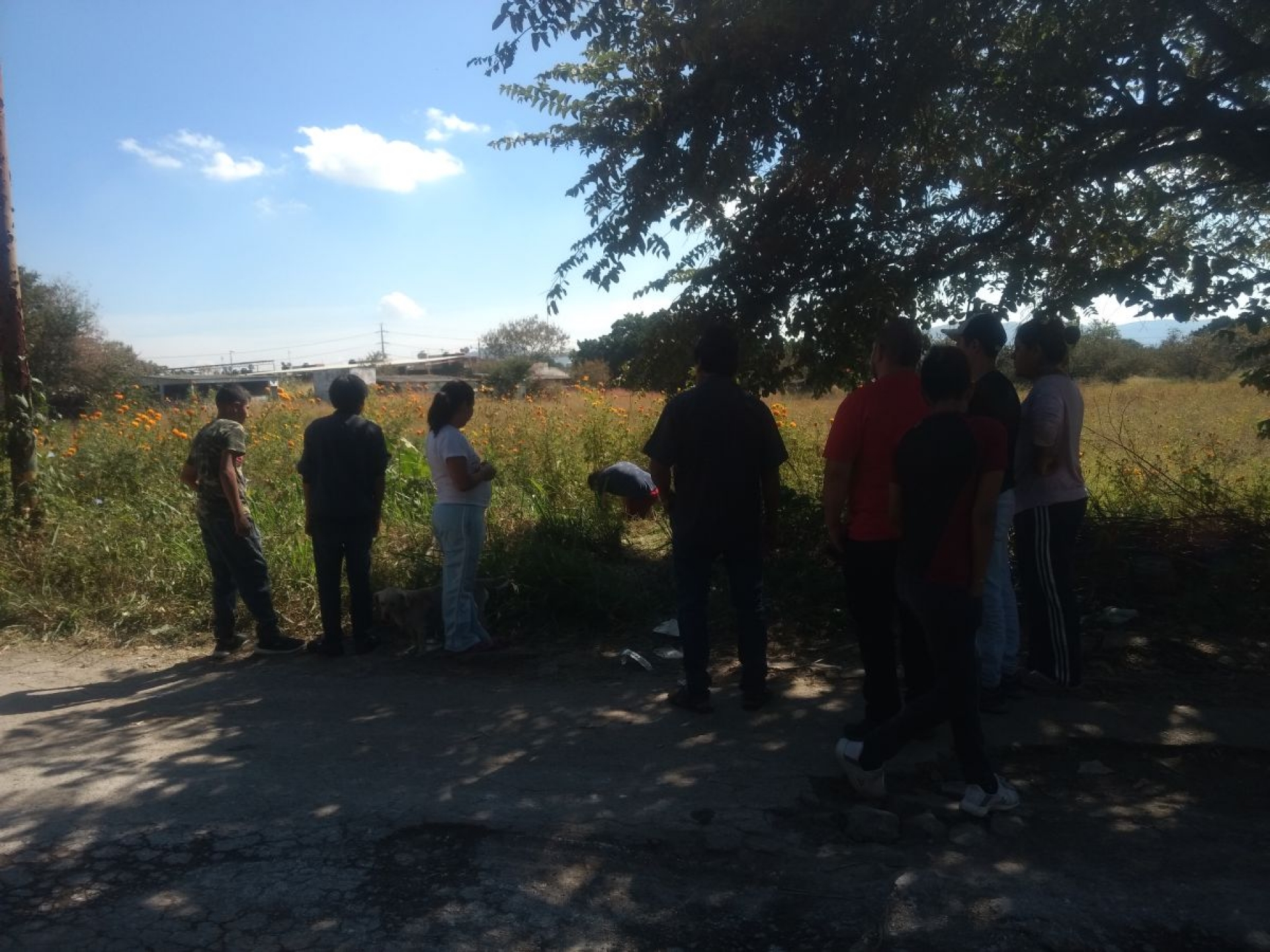 Abandonan un cadáver en un baldío