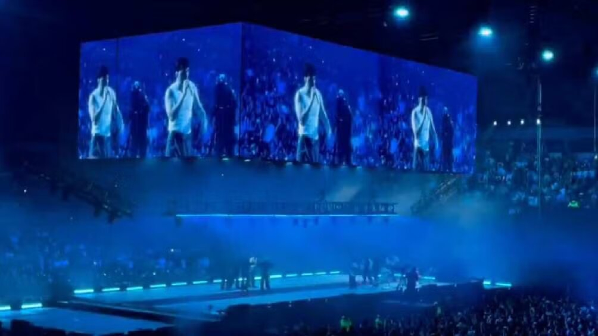 Tres heridos tras desplome de gradas en concierto en Palacio de los Deportes