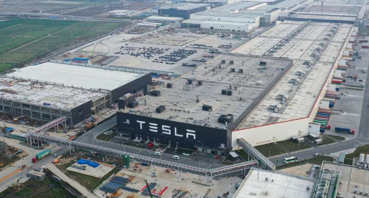 Elon Musk apunta a Valencia para nueva megafábrica de Tesla