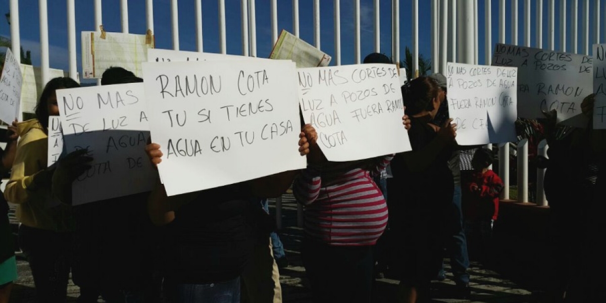 Protestan en oficinas de la CFE, por cortes de energía eléctrica en pozos de agua