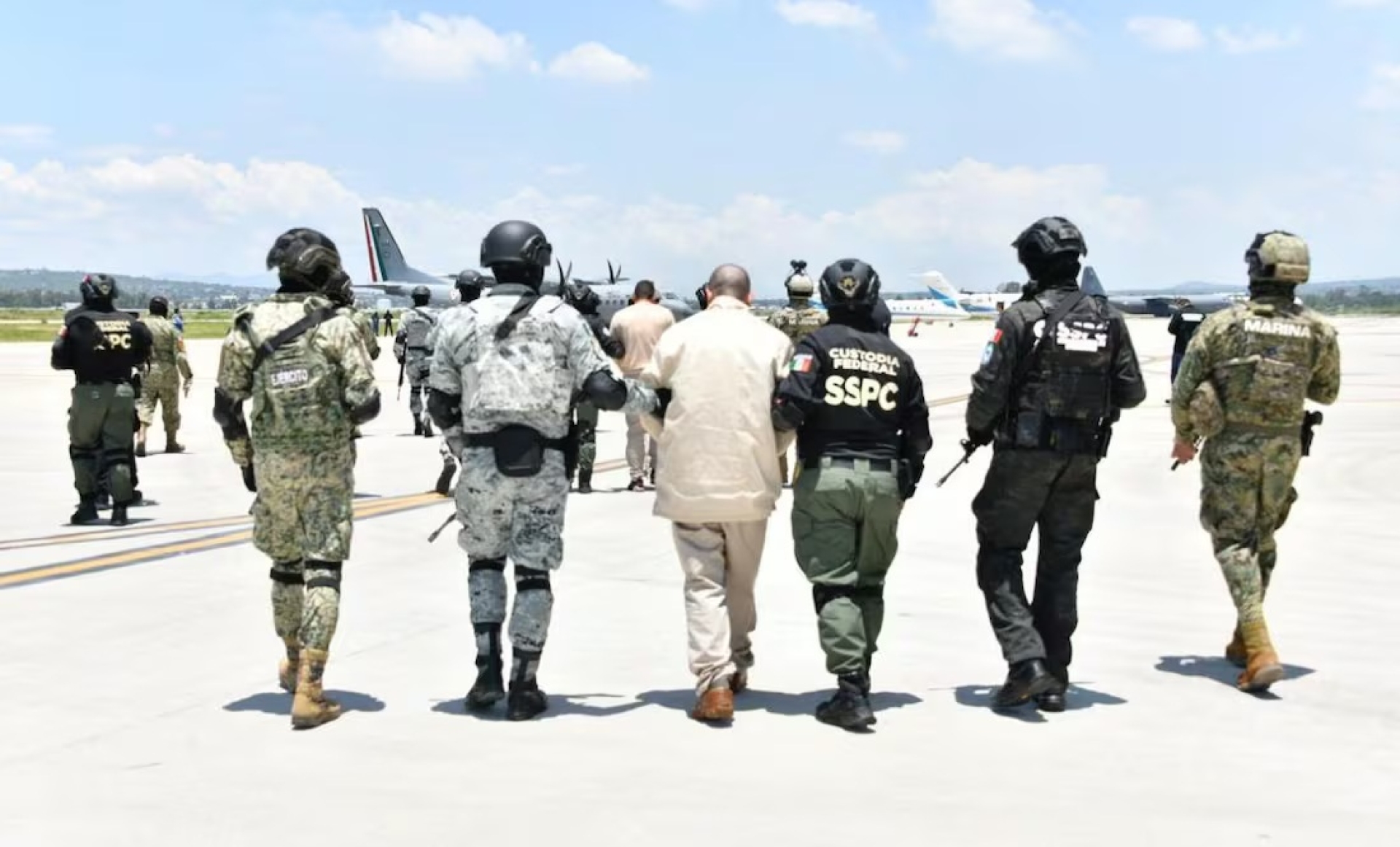 México extradita a 26 acusados de narcotráfico a Estados Unidos