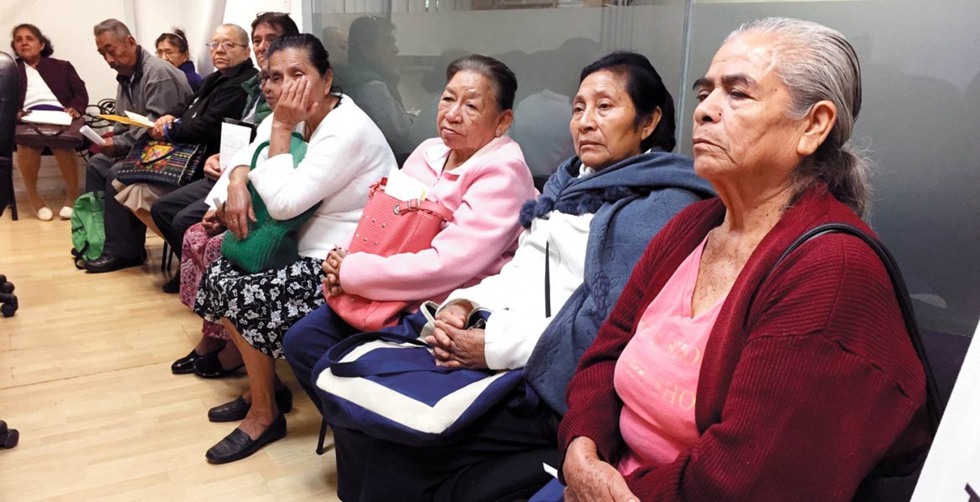 Cien adultos mayores quedaron varados en Estados Unidos