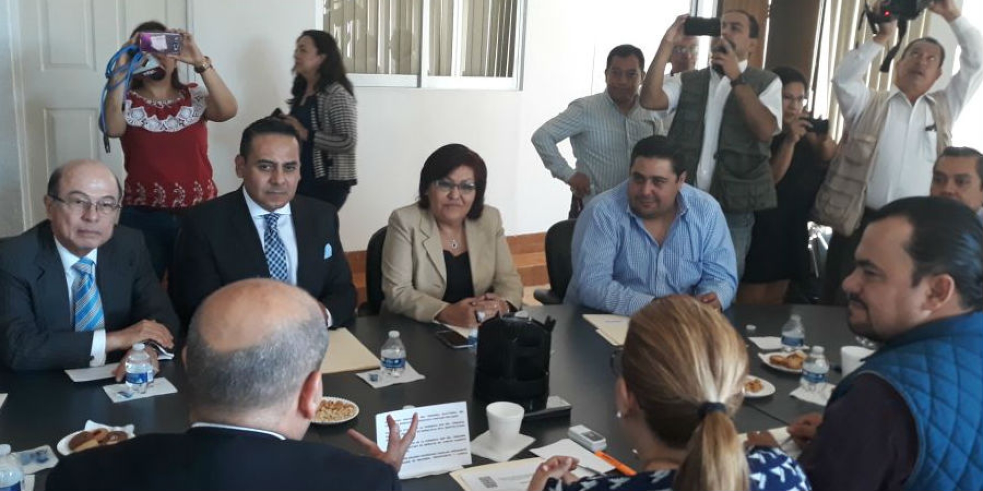 Se reúnen diputados locales con magistrados del TEEM