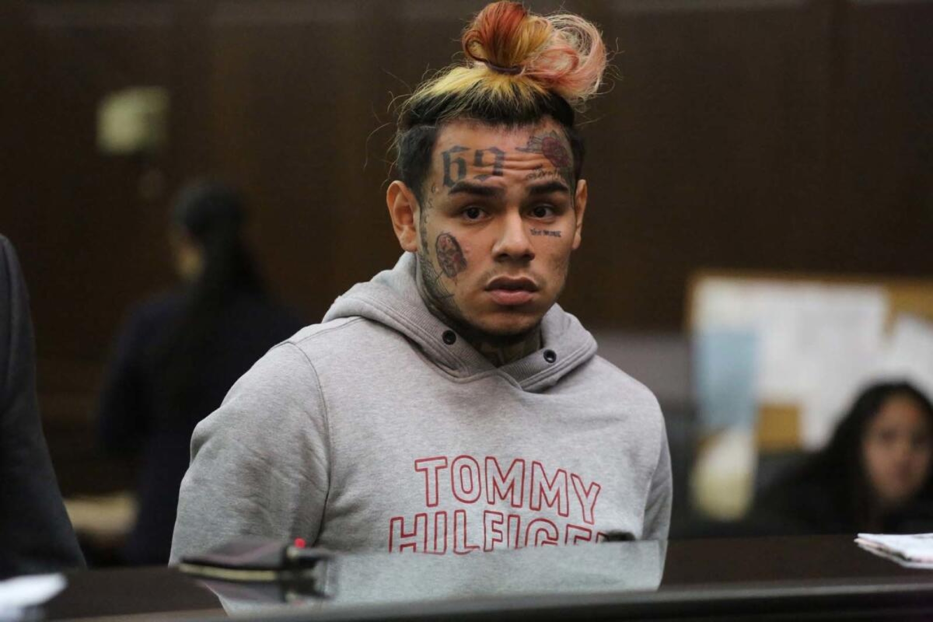Reportan presunto ataque al rapero Tekashi 6ix9ine en prisión