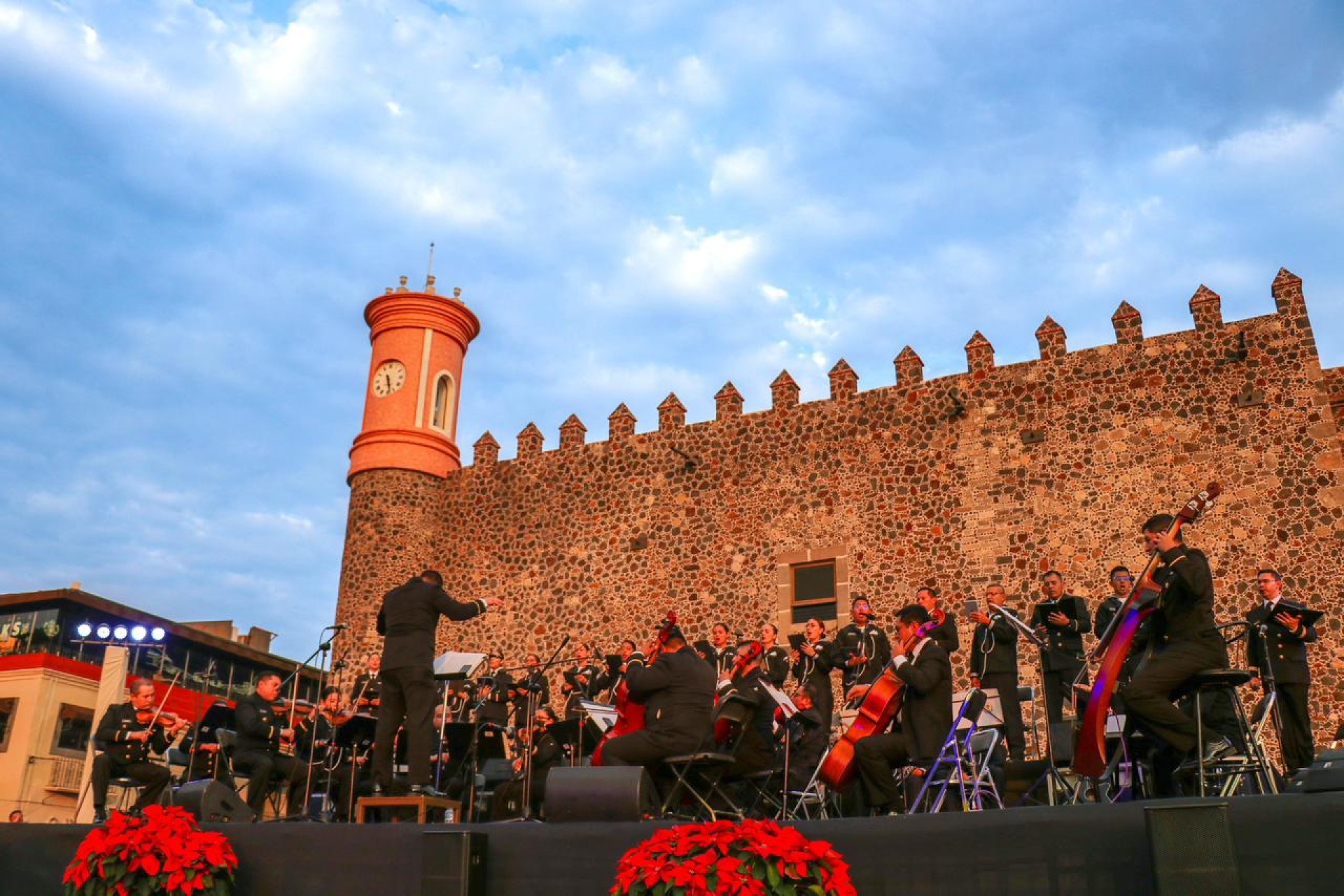Cuernavaca da la bienvenida a la Navidad con concierto de la Orquesta Filarmónica y Coro de la Semar