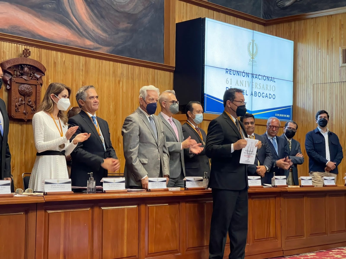 Entregan la medalla 'Manuel Crescencio Rejón' al magistrado Carlos Iván Arenas Ángeles