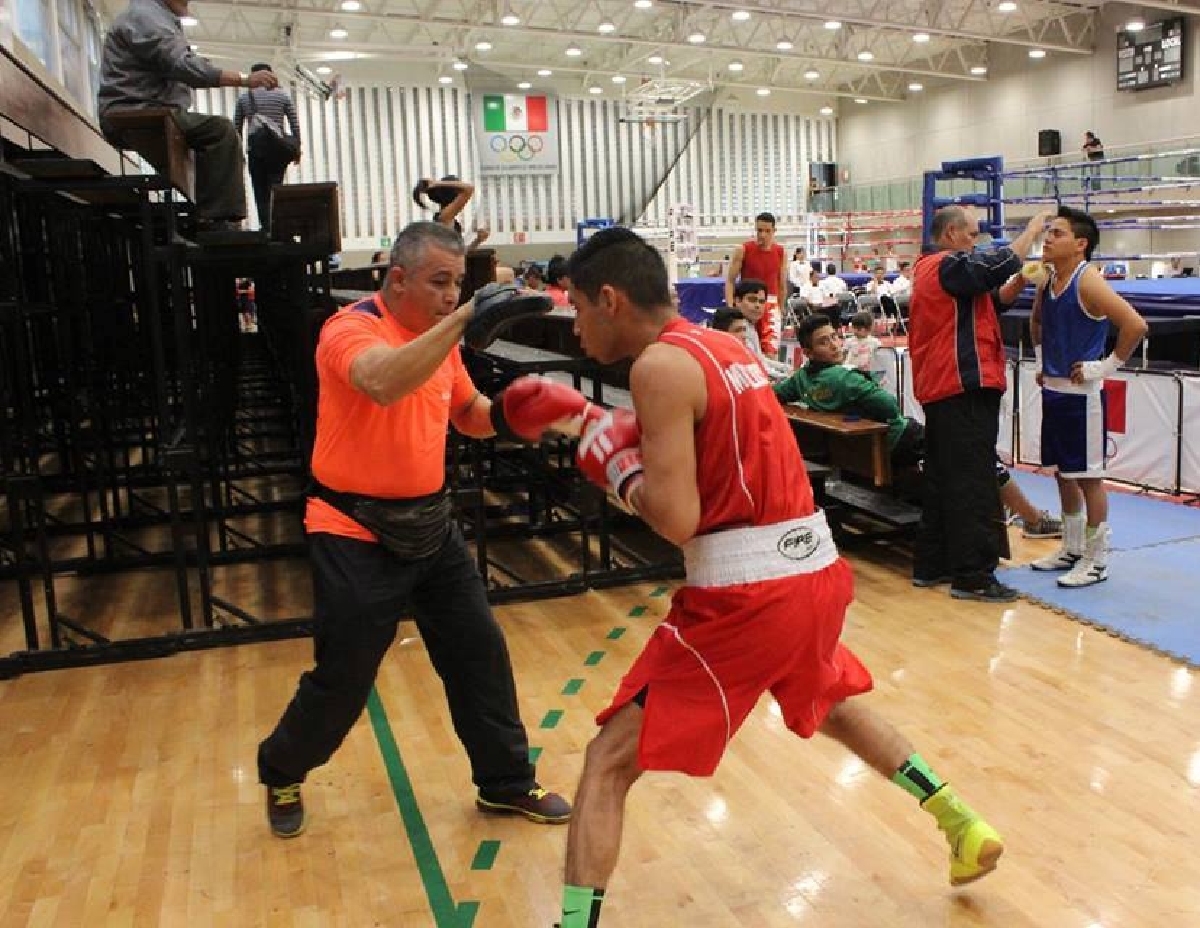 Brian González debuta en el box profesional