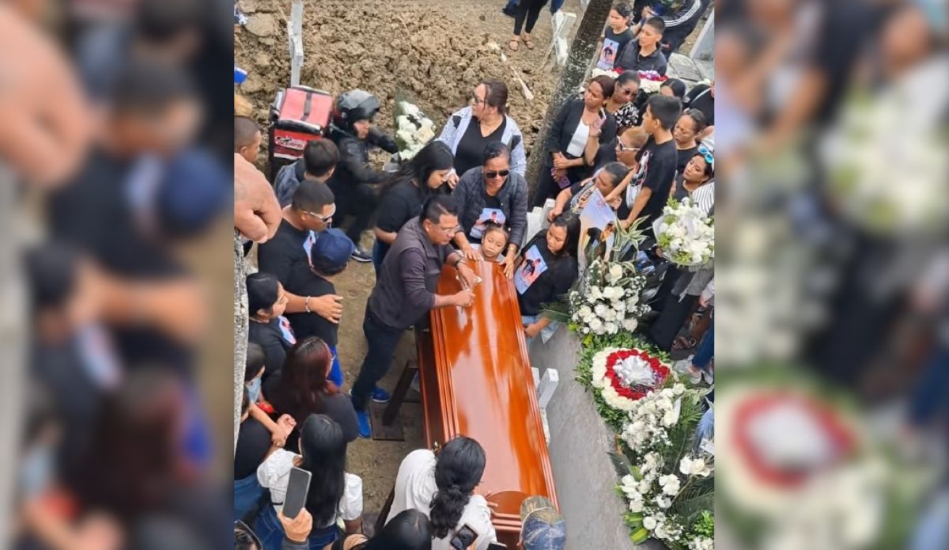 Repartidor cae en tumba durante funeral y video se vuelve viral en TikTok