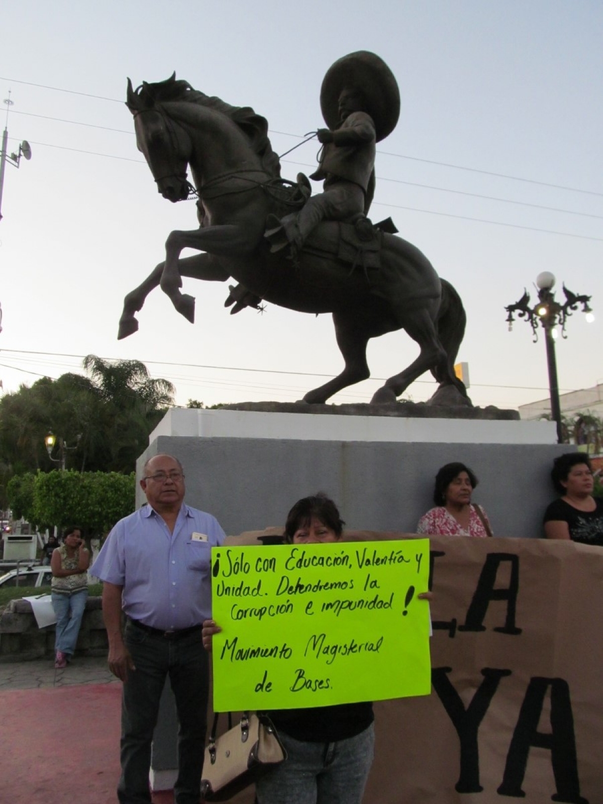 Anuncia MMB cuarta manifestación contra el gasolinazo