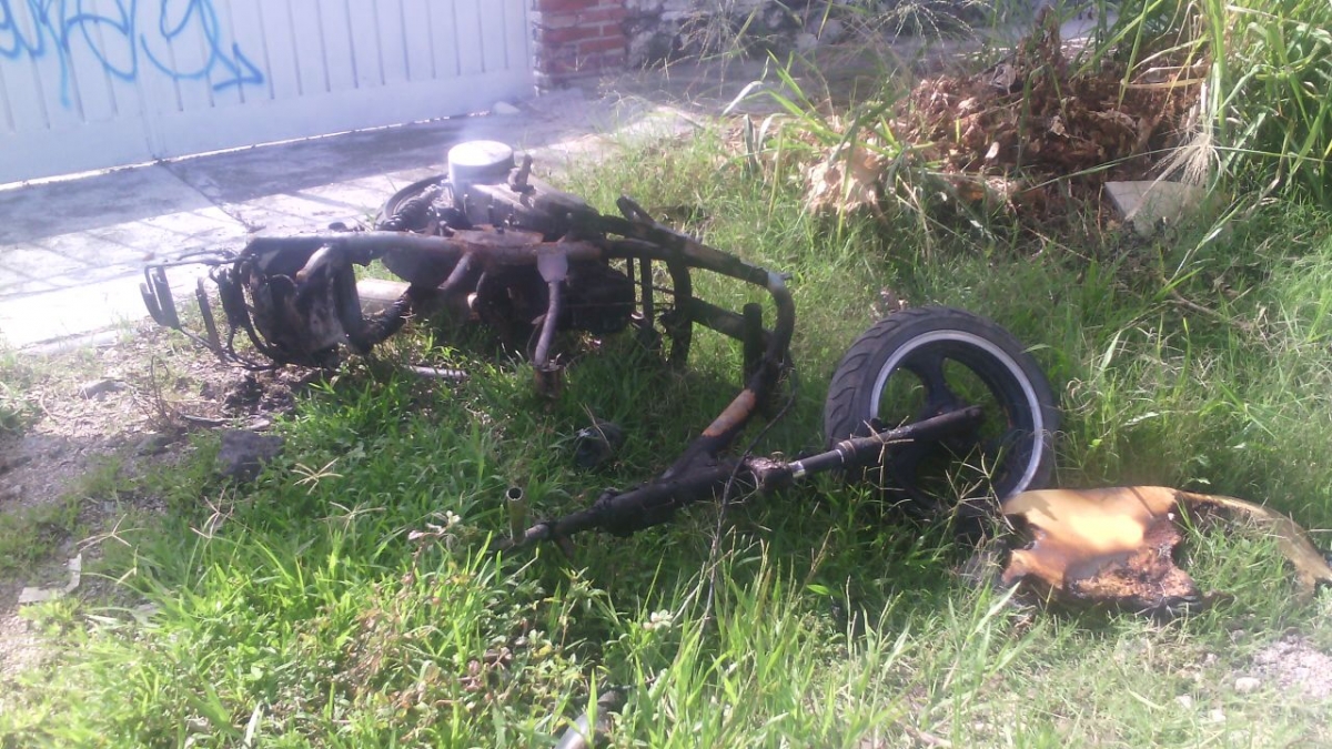 Hallan una moto calcinada en Yautepec