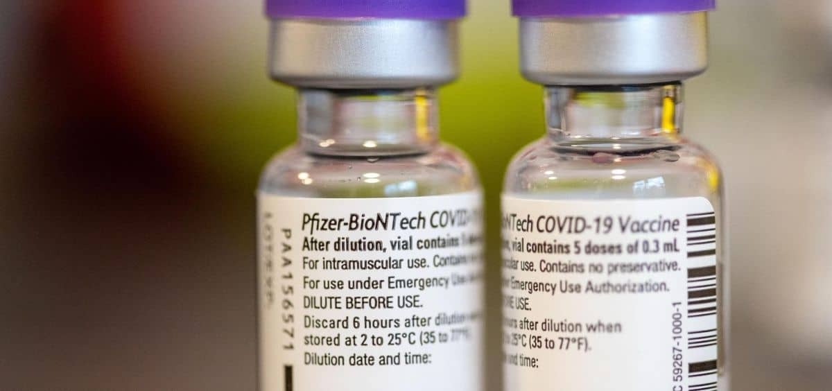 Pfizer solicitará aprobación de tercera dosis de su vacuna COVID