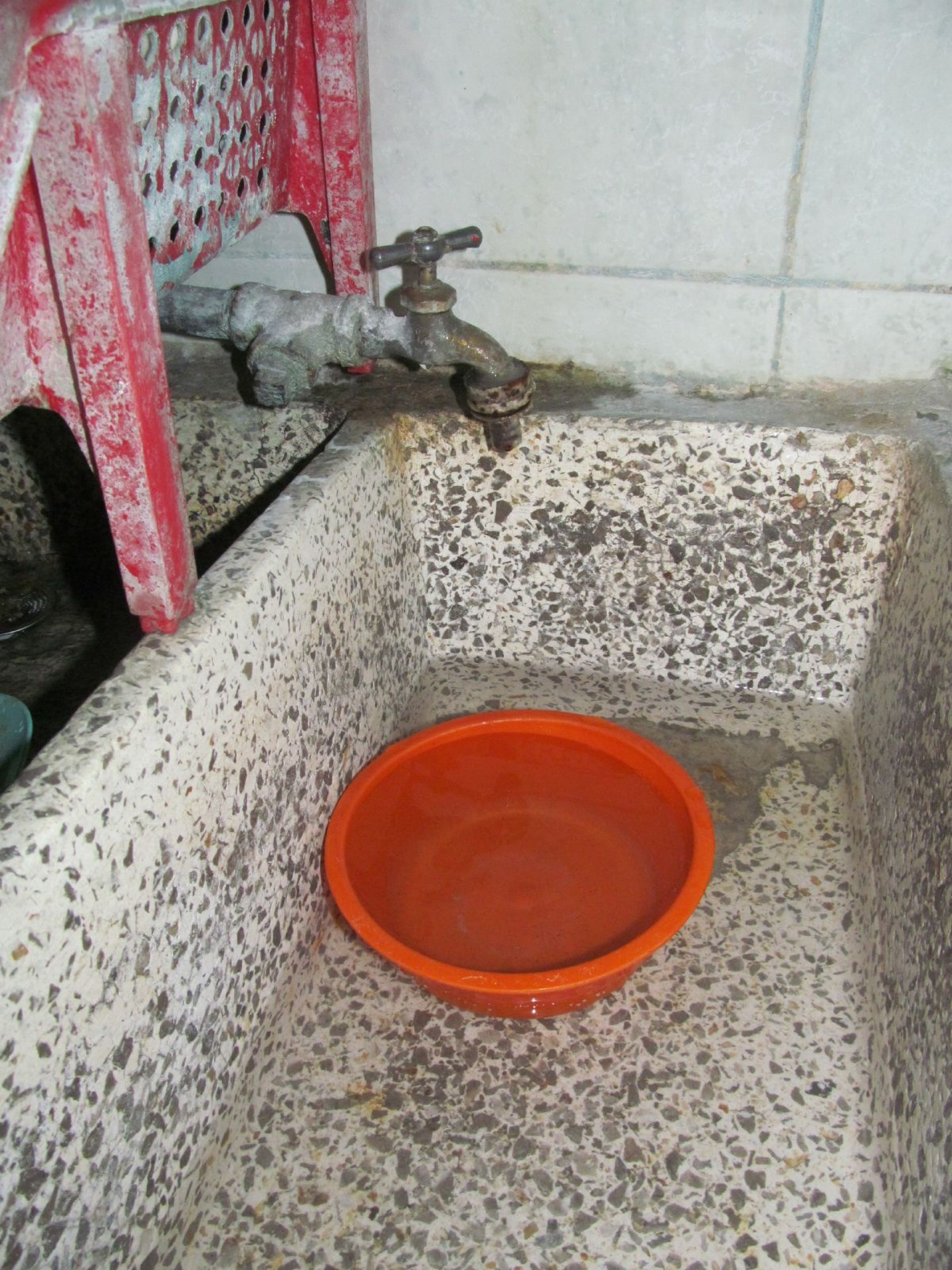 Sale agua sucia en tomas domiciliarias de Jojutla