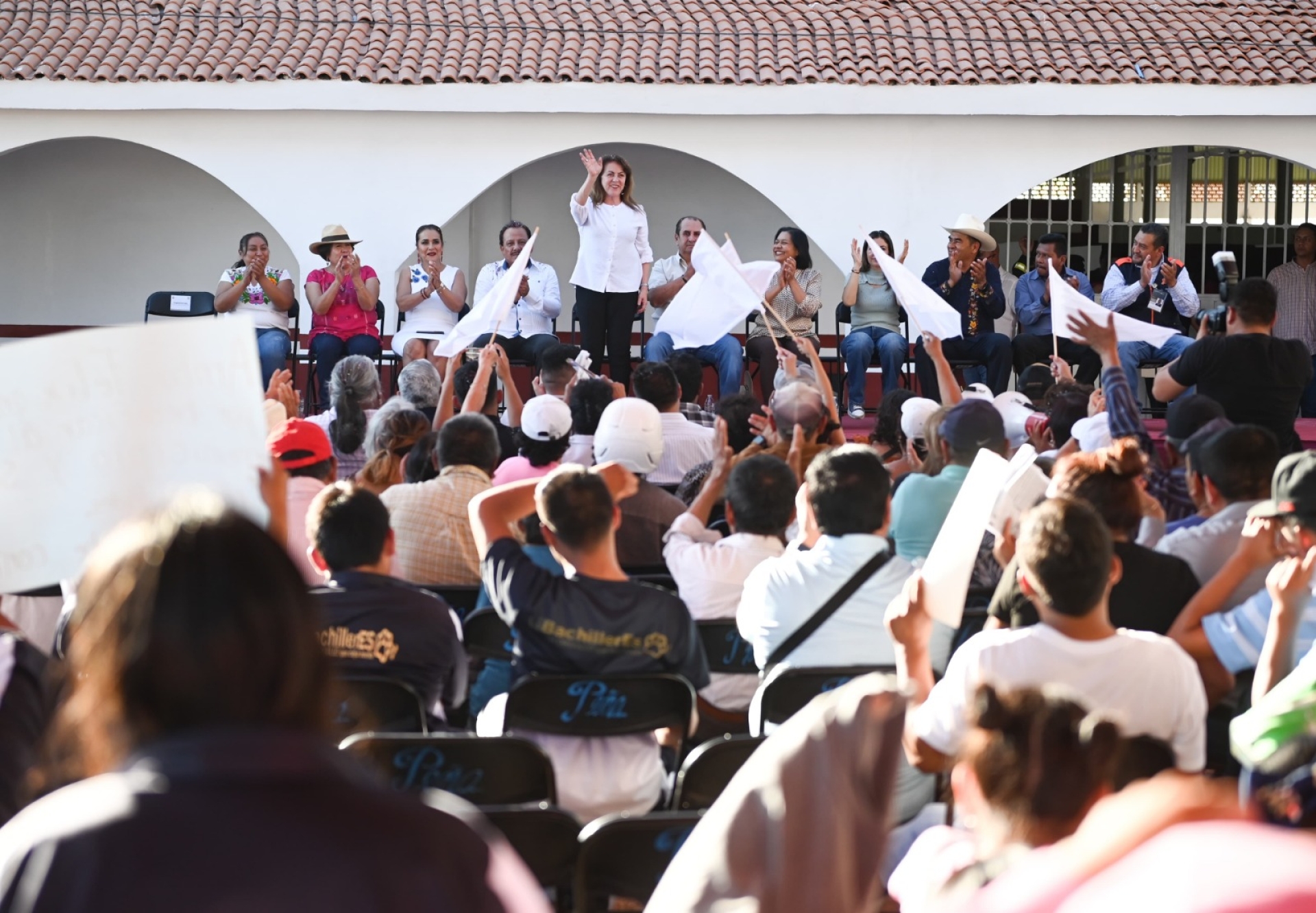 Asiste Margarita González Saravia a inauguración del mercado 'San Pablo' de Axochiapan