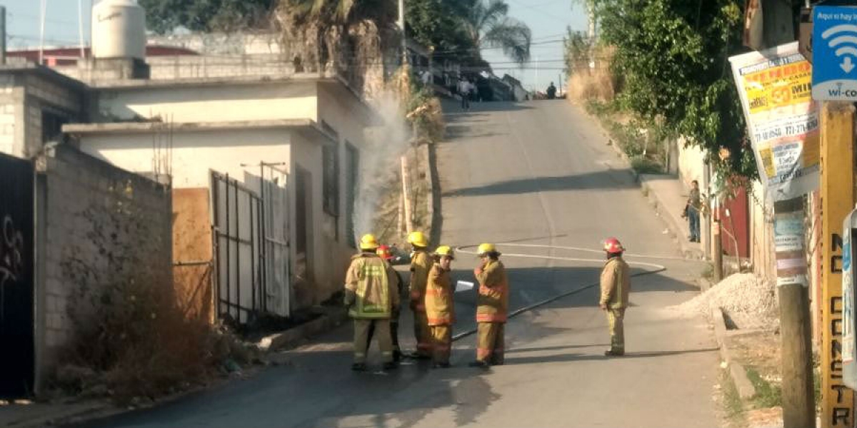 Se registra incendio en una construcción, en la colonia Milpillas