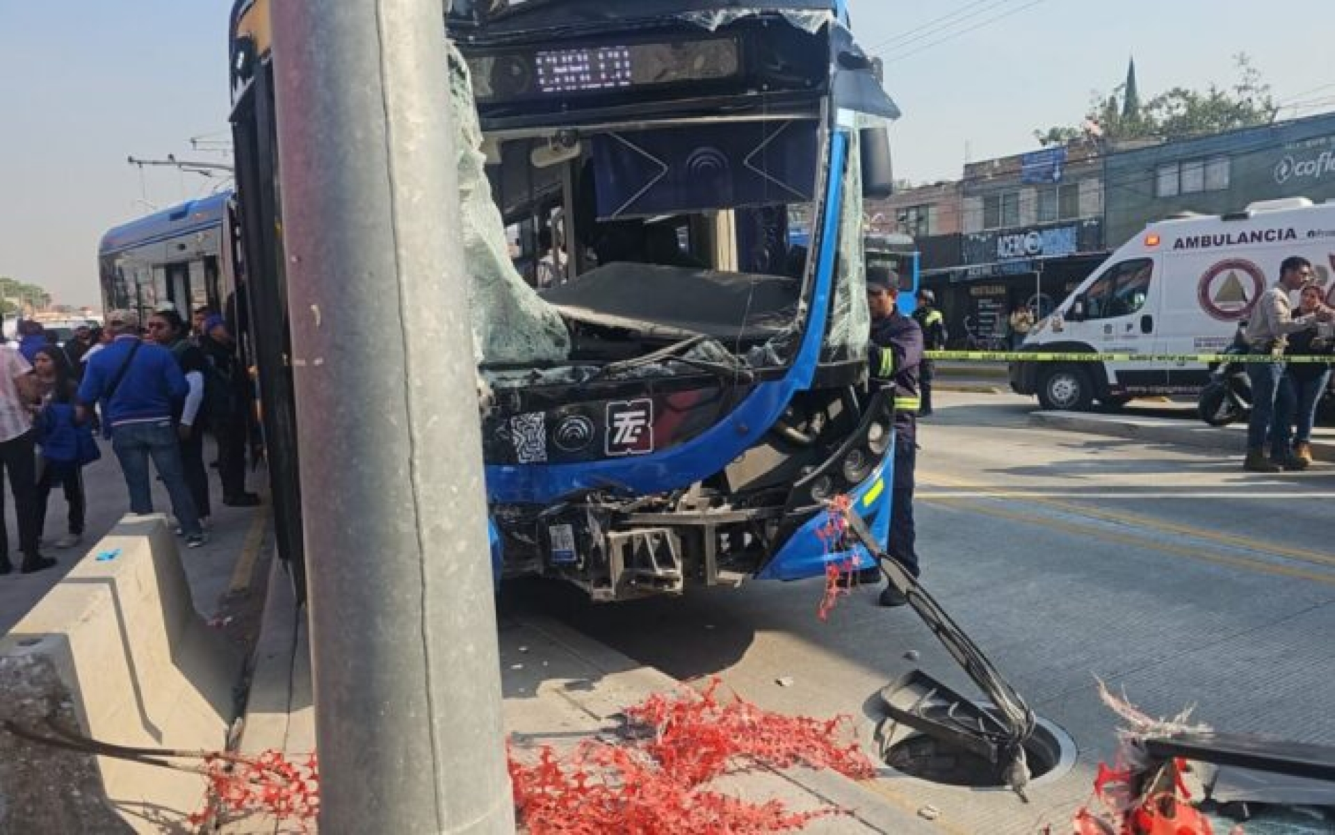 Choque de trolebús en Chalco deja 20 personas heridas