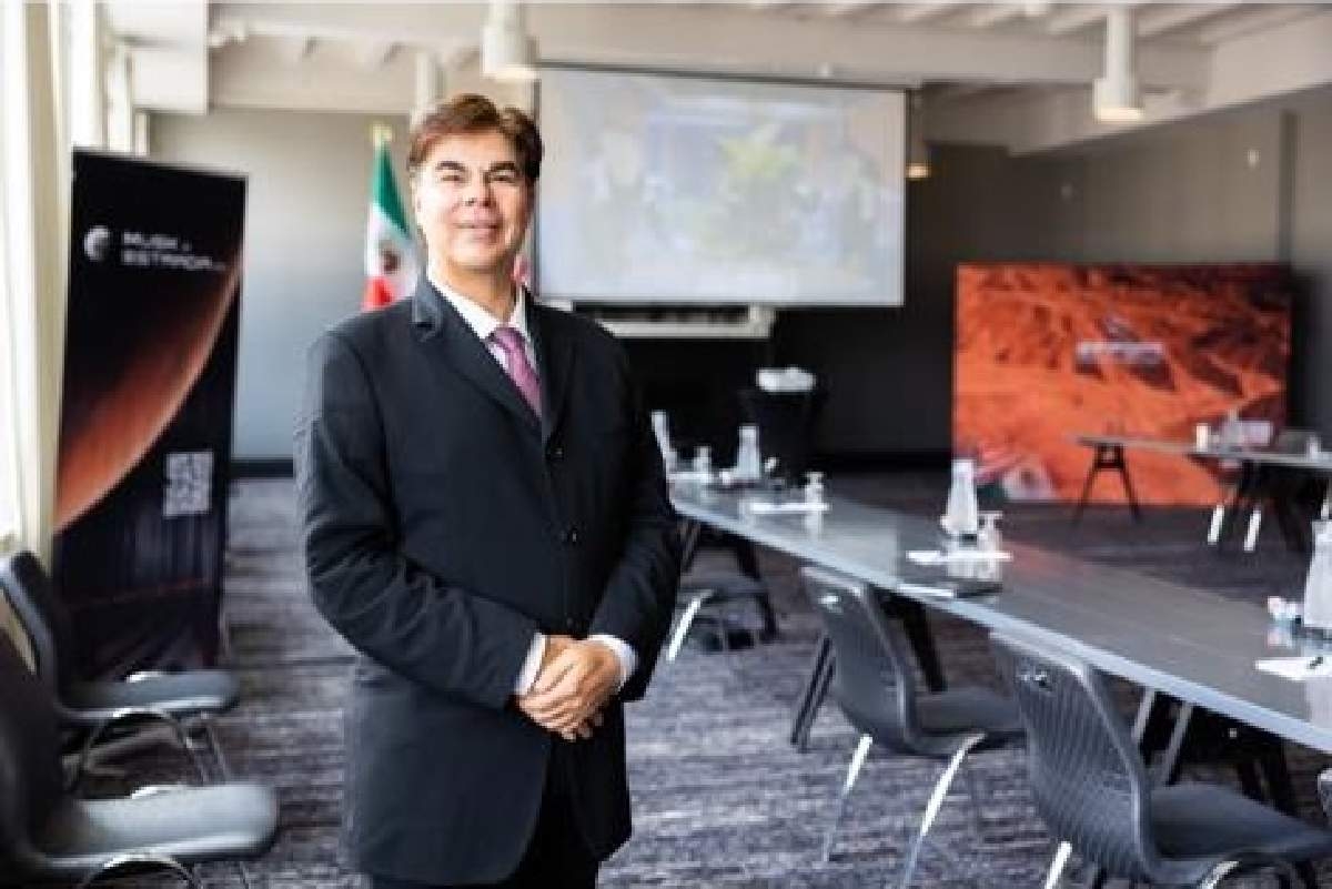 Anuncia el licenciado Javier Estrada inversiones para investigación y colonización del planeta Marte